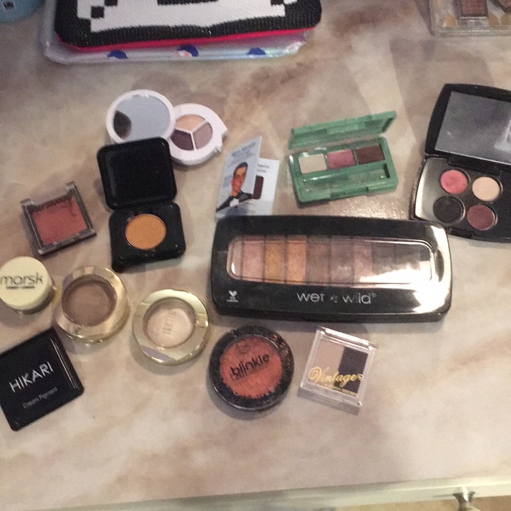 Another eyeshadow bundle!!
